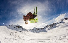 体育彩票-吉马良斯怒喷VAR，裁判就在眼前！纽卡斯尔争议点球引发科技干预边界讨论