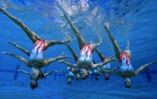 中国体彩|琼斯欧冠展现传球韧性，受压迫下成功率92%中场排名仅次德容