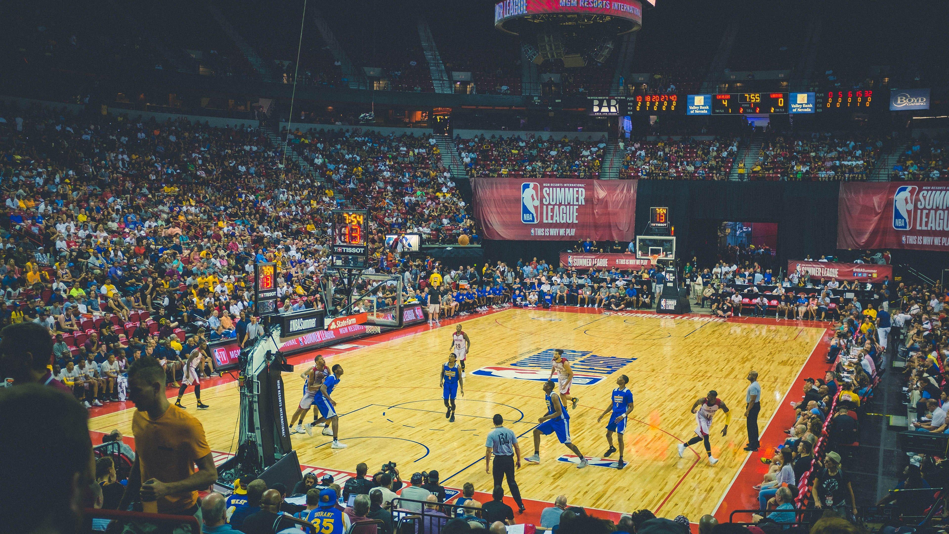 里夫斯赛季巅峰表现，场均28.9分5.7篮板6.8助攻，真实命中率68.8%引领联盟